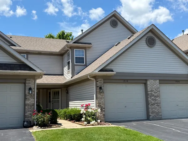 $2,500 | 1910 Grove Avenue, Schaumburg, IL 60193