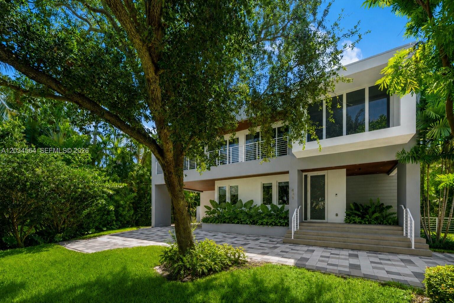 425 Harbor Drive Key Biscayne, FL 33149 - Photo 1 of 50