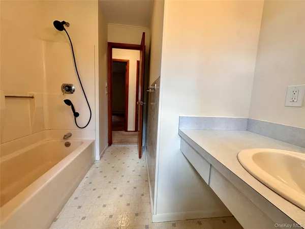 $3,000 | 10 Smith Street, Red Hook, NY 12571