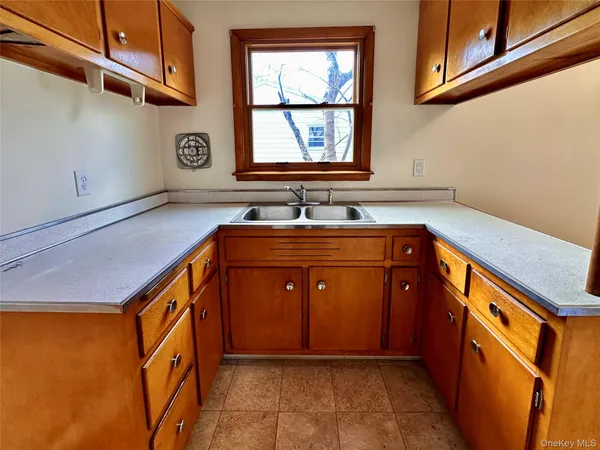 $3,000 | 10 Smith Street, Red Hook, NY 12571