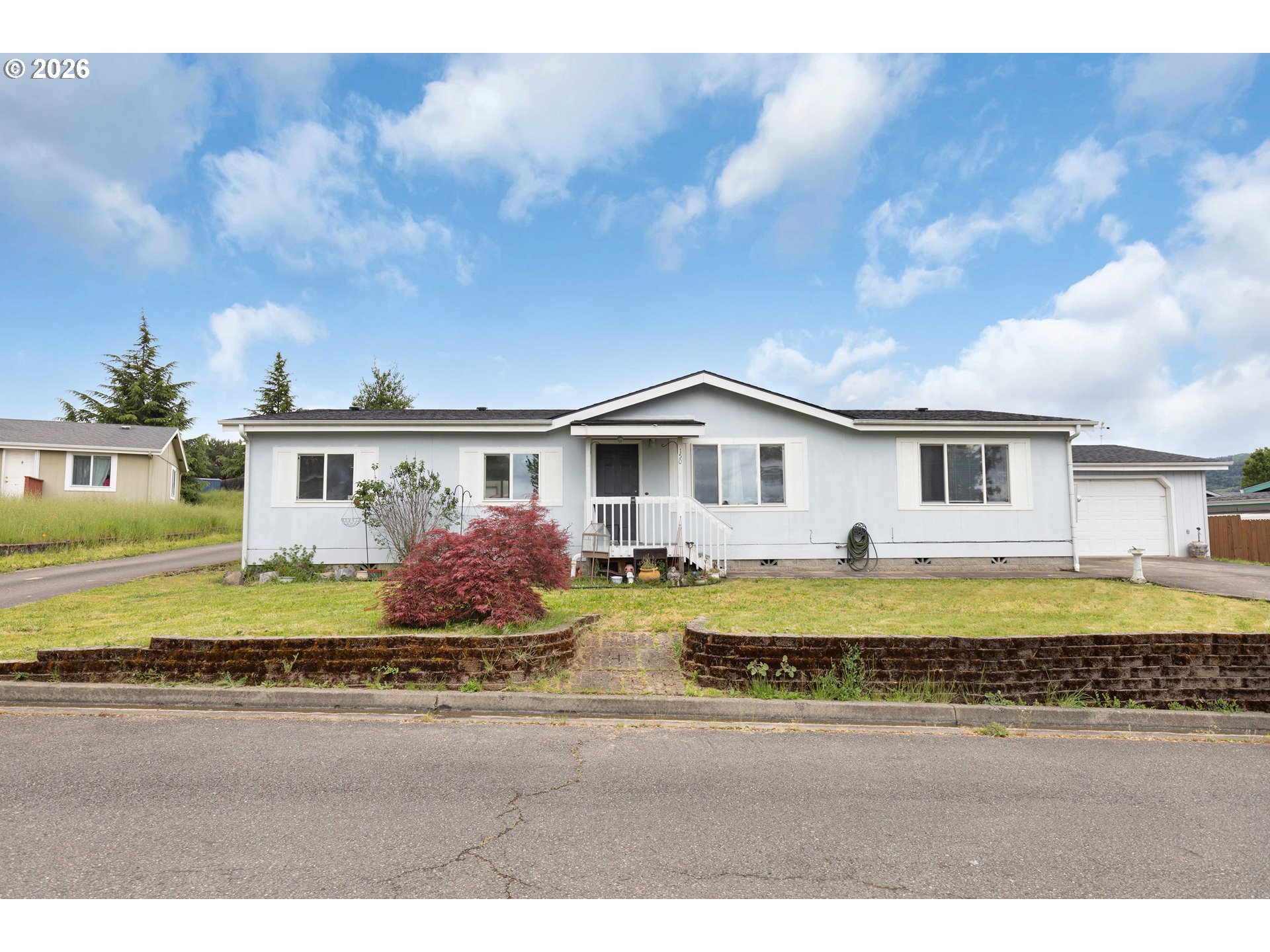 150 Adams Loop Roseburg, OR 97471 - Photo 2 of 25 Front Yard