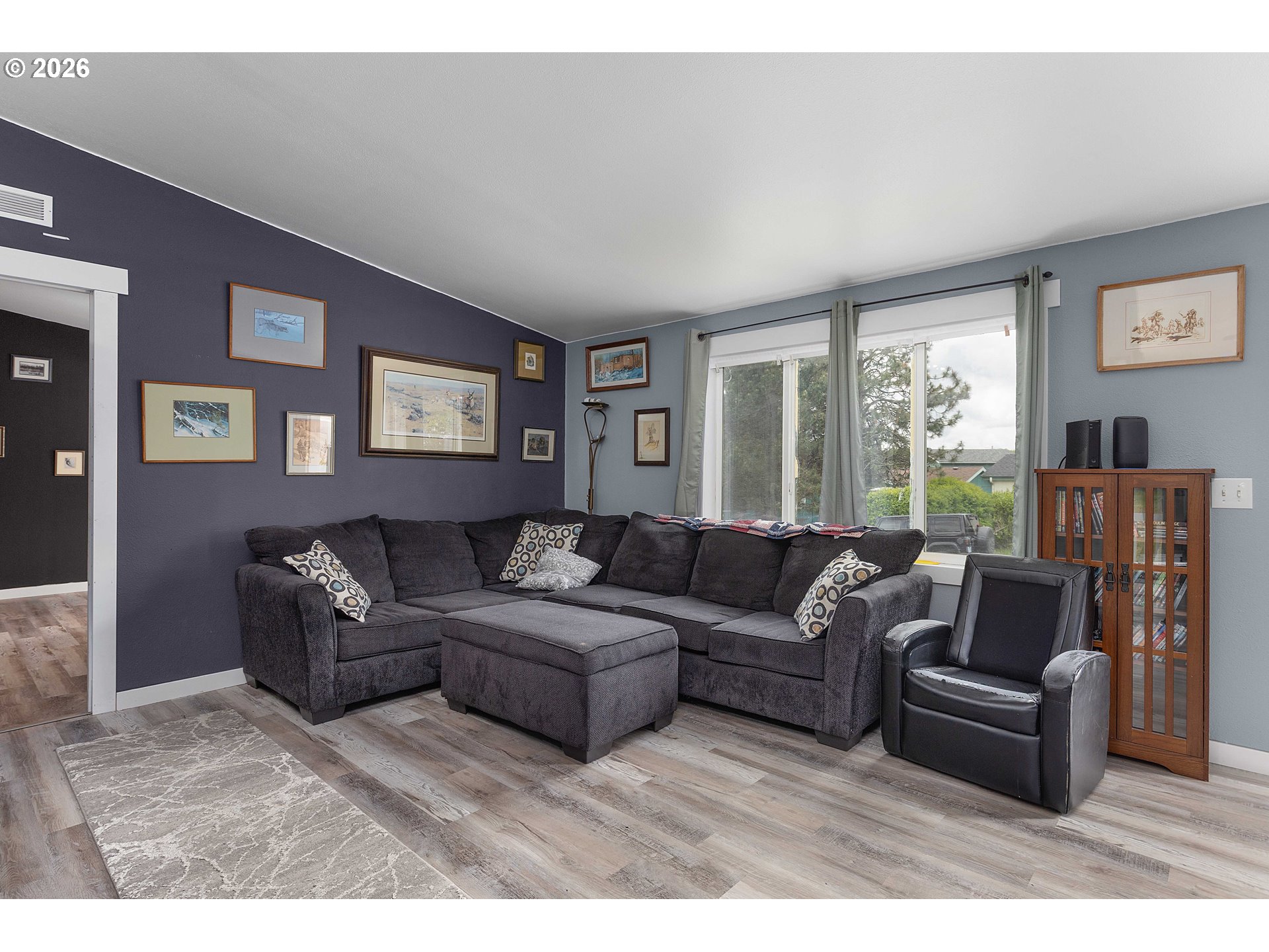 150 Adams Loop Roseburg, OR 97471 - Photo 5 of 25 Living Room/Entrance