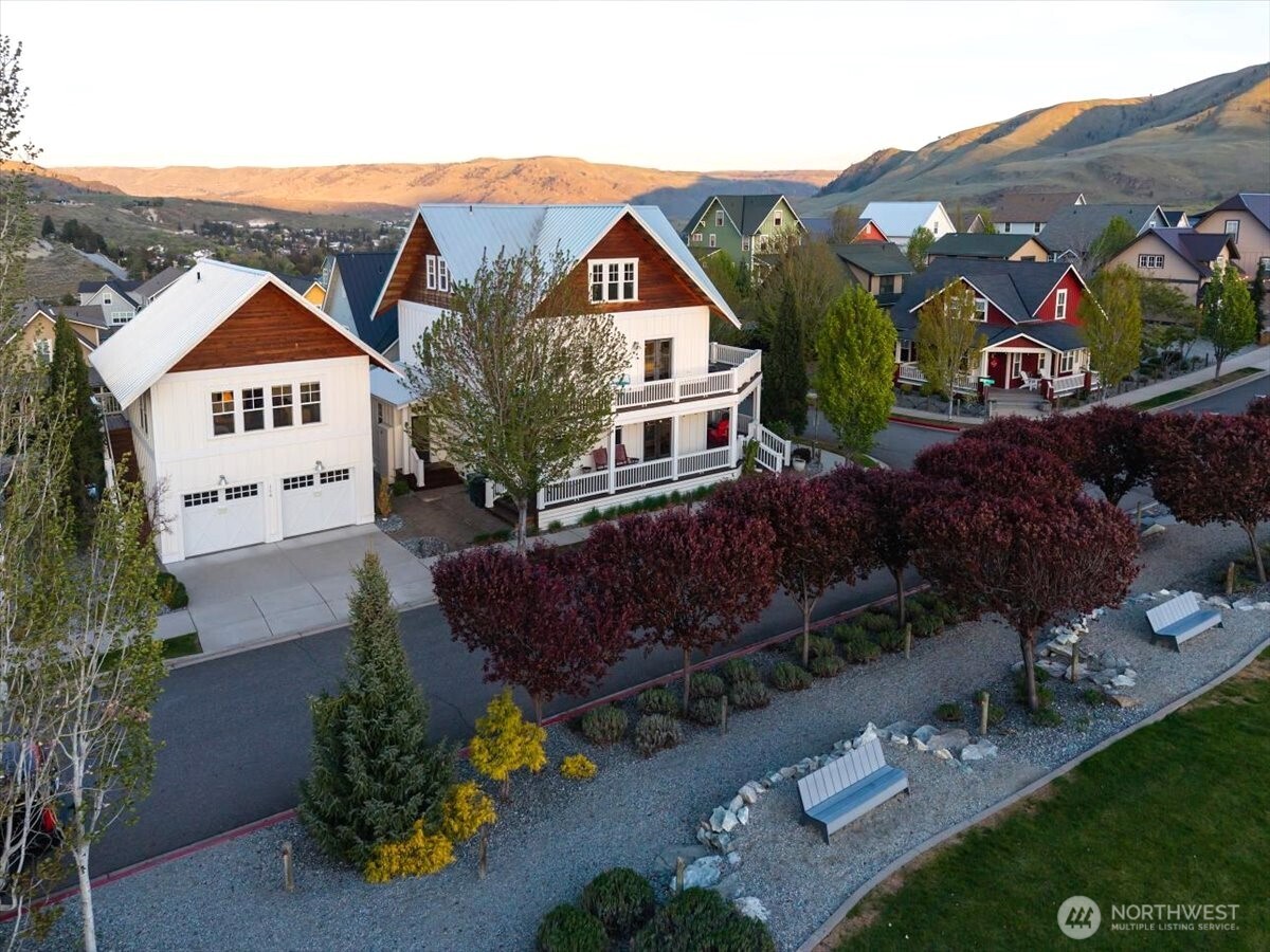 108 Jackrabbit Lane Chelan, WA 98816 - Photo 3 of 40 a view of multiple houses with a yard