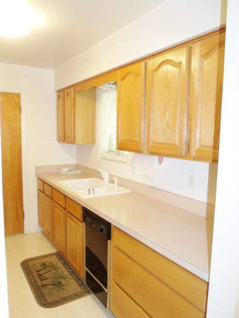 4169 Van Slyke Road Flint, MI 48507 - Photo 4 of 19 20440324-3.JPG