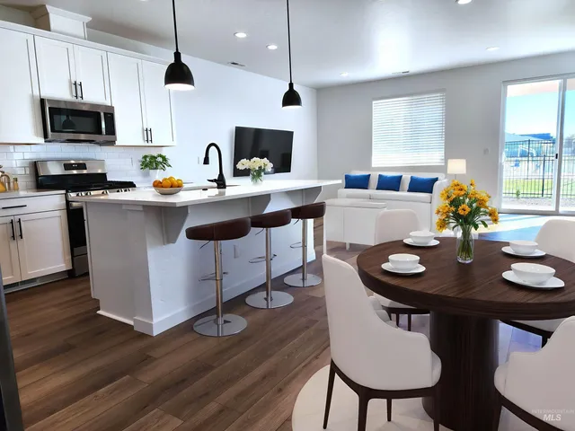 $2,195 | 350 North Lagrasse Lane, Star, ID 83669