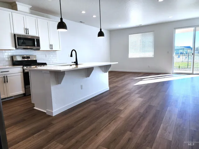 $2,195 | 350 North Lagrasse Lane, Star, ID 83669