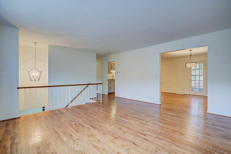5828 Merriman Road Roanoke, VA 24018 - Photo 2 of 33 Living Room 1