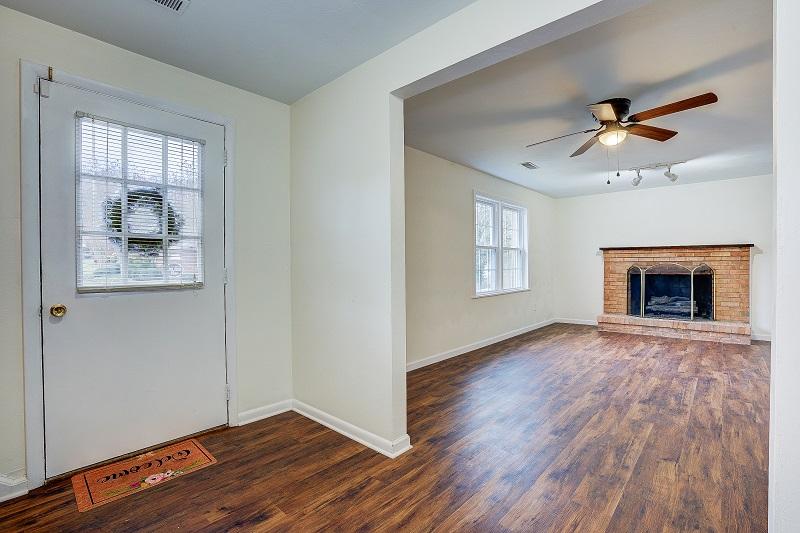 5828 Merriman Road Roanoke, VA 24018 - Photo 16 of 33 Foyer into Family Room