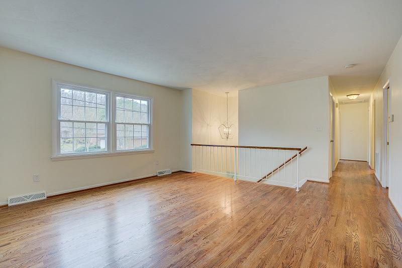 5828 Merriman Road Roanoke, VA 24018 - Photo 3 of 33 Living Room 2