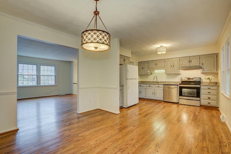 5828 Merriman Road Roanoke, VA 24018 - Photo 7 of 33 Dining Area into Kitchen 2
