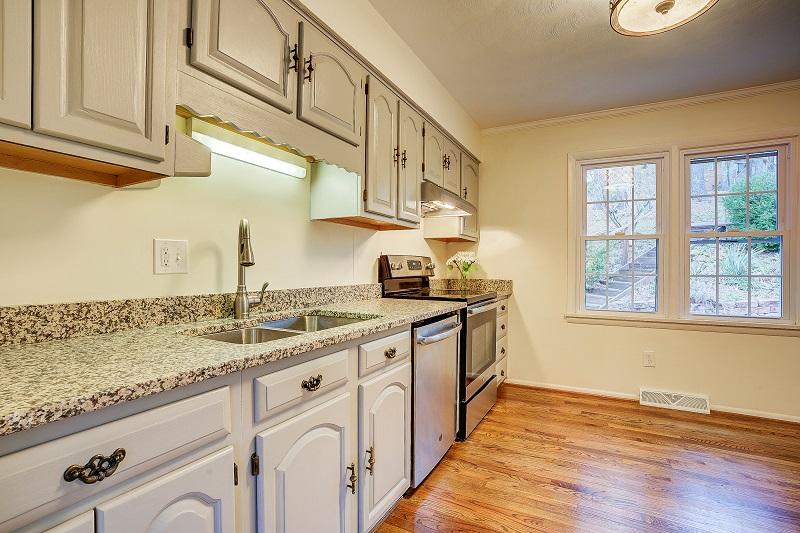 5828 Merriman Road Roanoke, VA 24018 - Photo 10 of 33 Kitchen 3