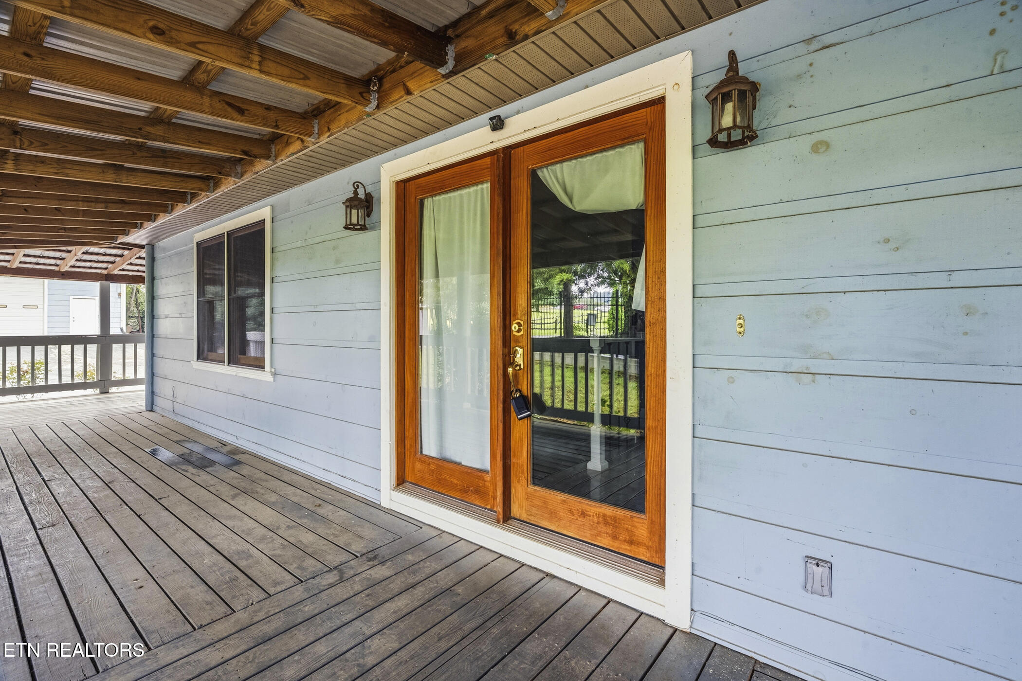 735 Pollard Road Kodak, TN 37764 - Photo 42 of 53 Side entrance