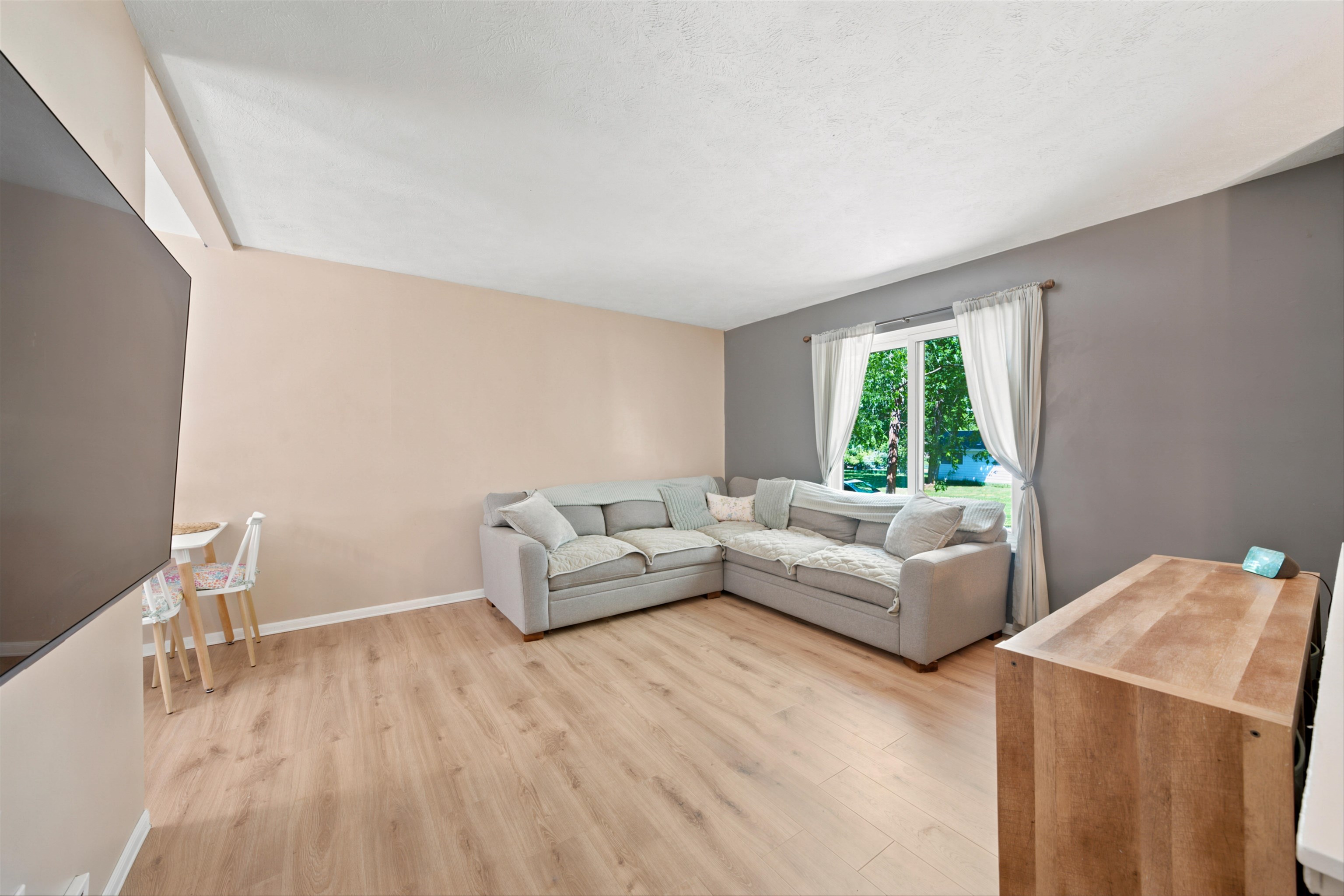 3313 Maple Street Traverse City, MI 49684 - Photo 7 of 47 1947154-27da378f-b8d3-4bce-ade0-b93bb3b1c863.JPG