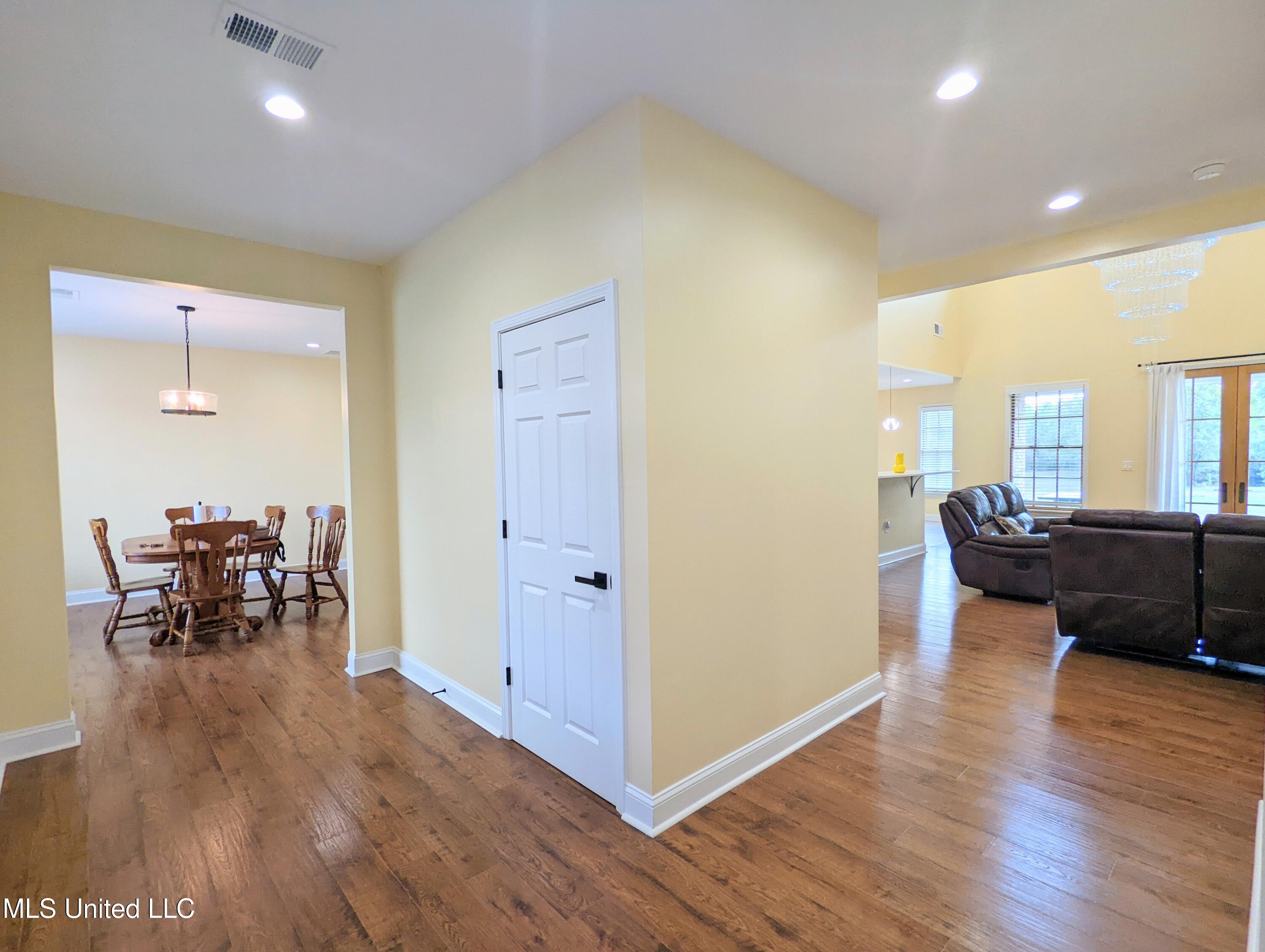 162 Plantation Way Byhalia, MS 38611 - Photo 17 of 48 PXL_20250912_195145834~2