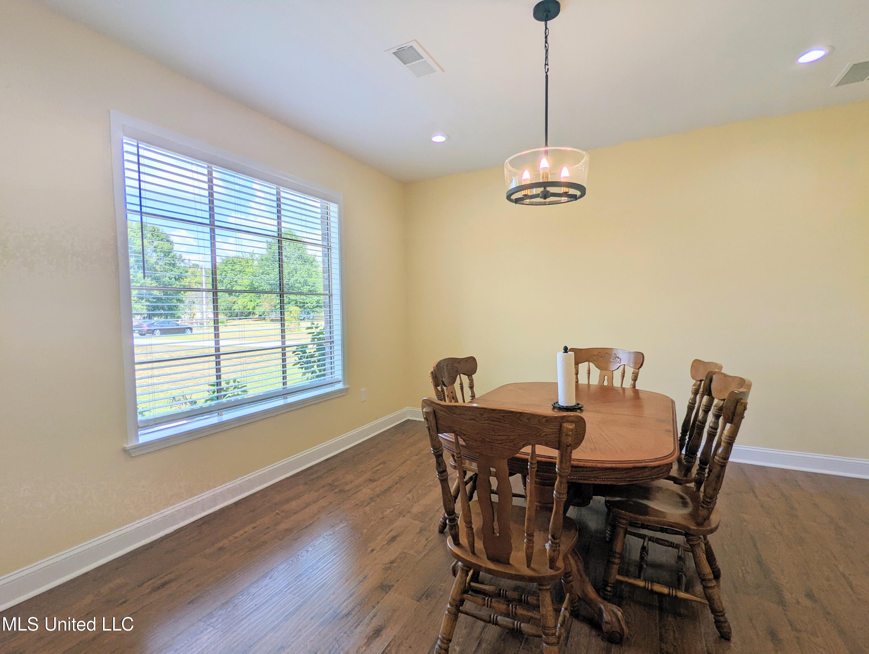 162 Plantation Way Byhalia, MS 38611 - Photo 18 of 48 PXL_20250912_195219588~2