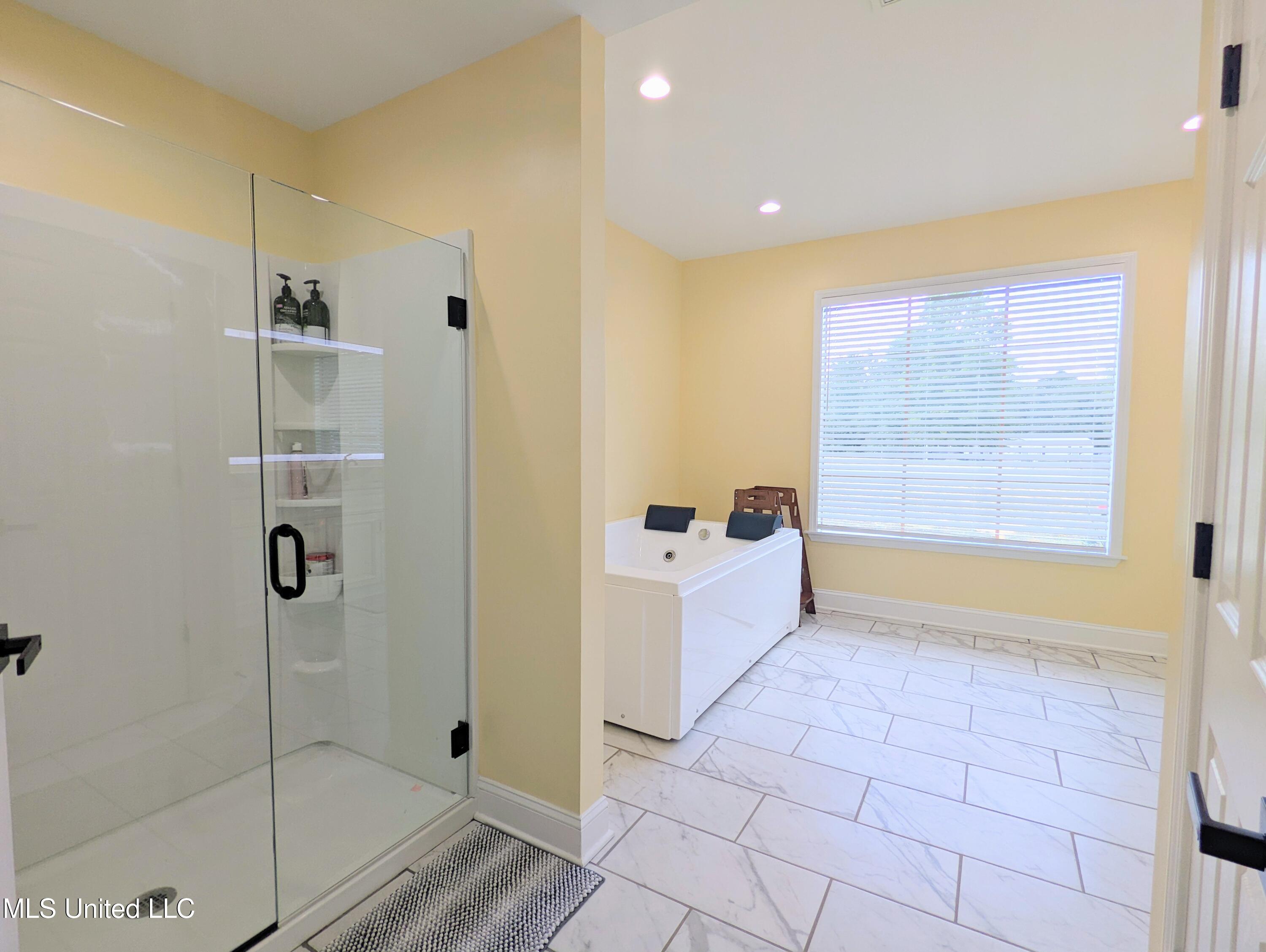 162 Plantation Way Byhalia, MS 38611 - Photo 21 of 48 PXL_20250912_195600100~2