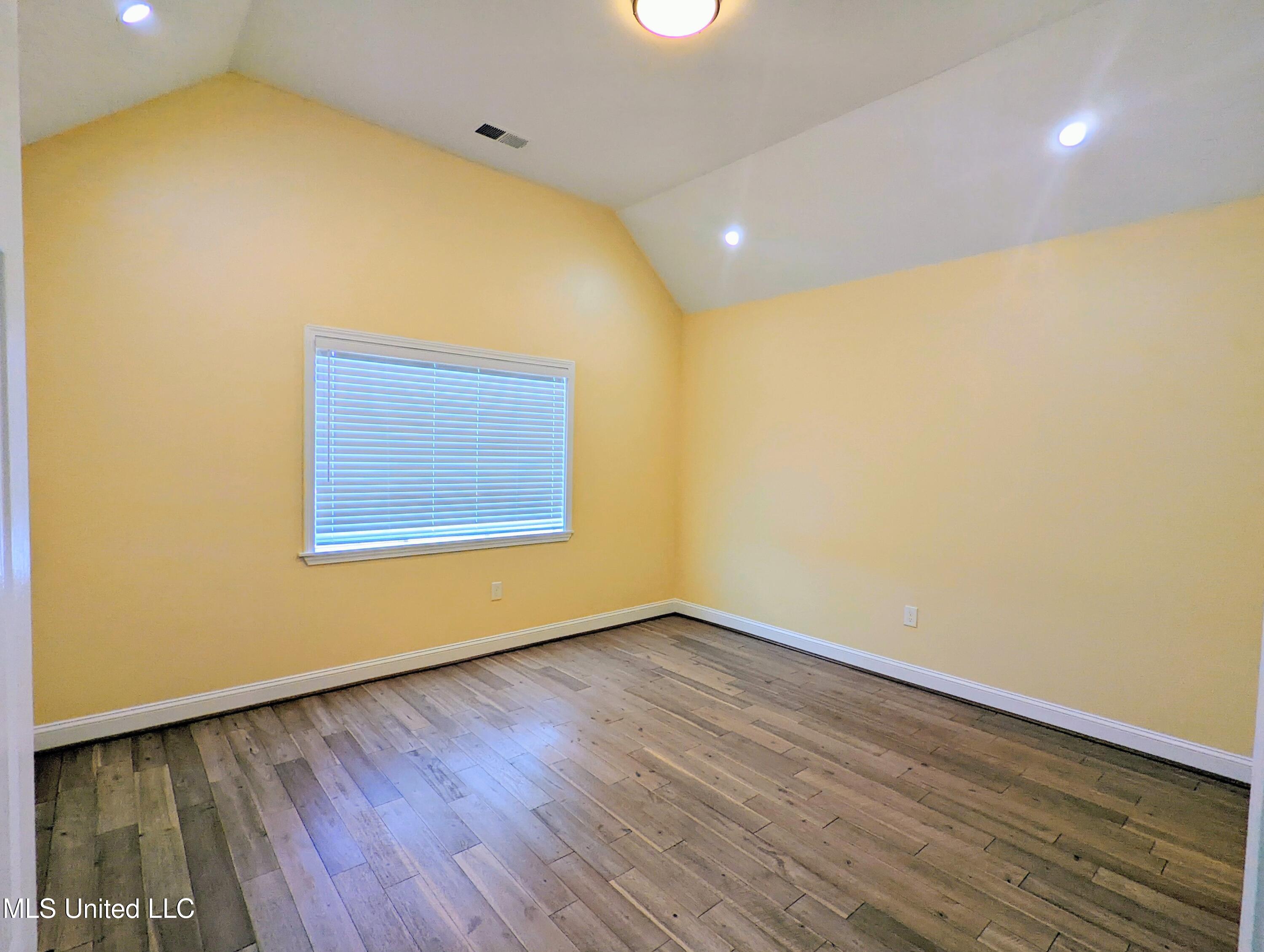 162 Plantation Way Byhalia, MS 38611 - Photo 28 of 48 PXL_20250912_193613198~3