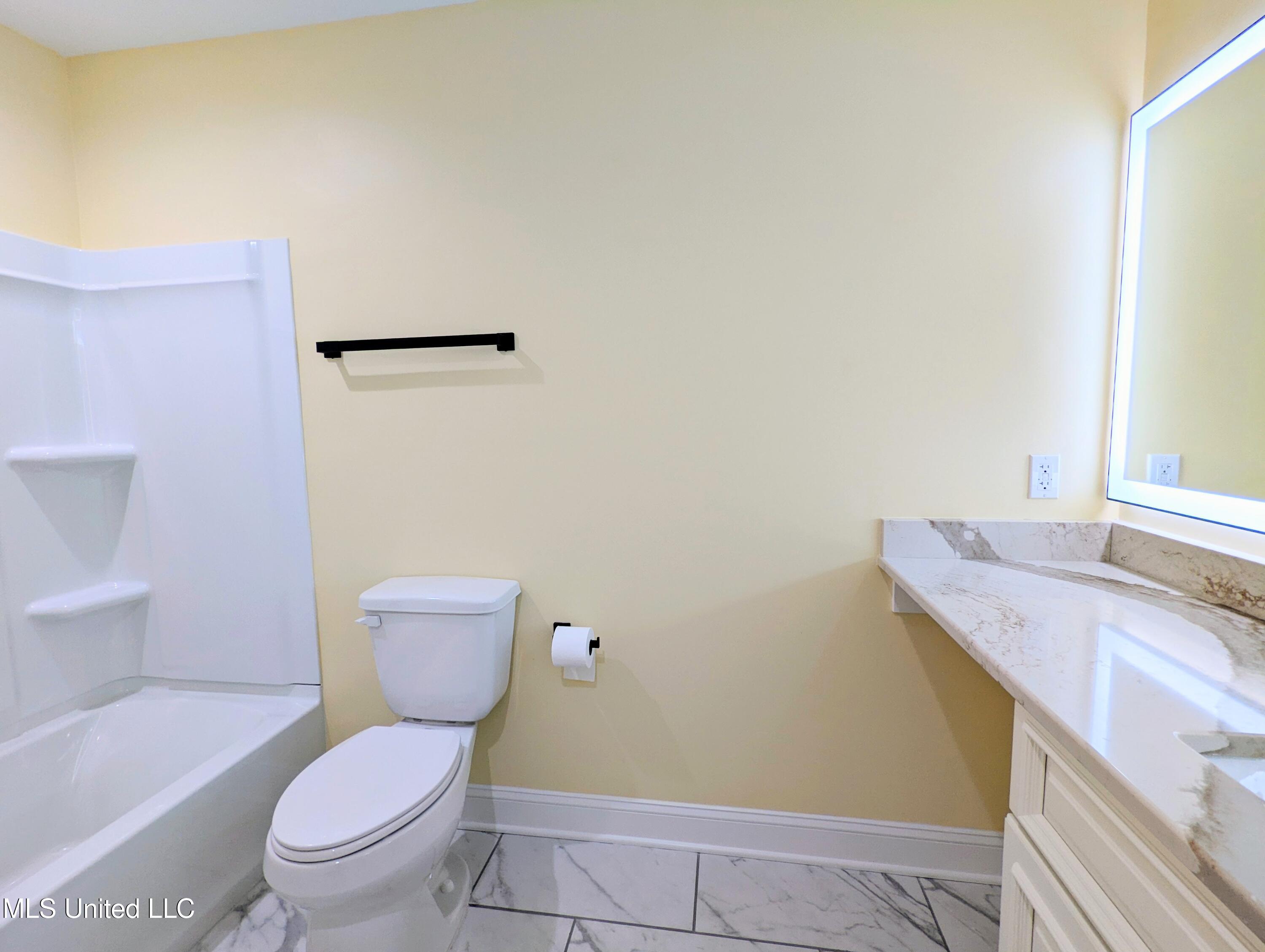 162 Plantation Way Byhalia, MS 38611 - Photo 36 of 48 PXL_20250912_193855719~3