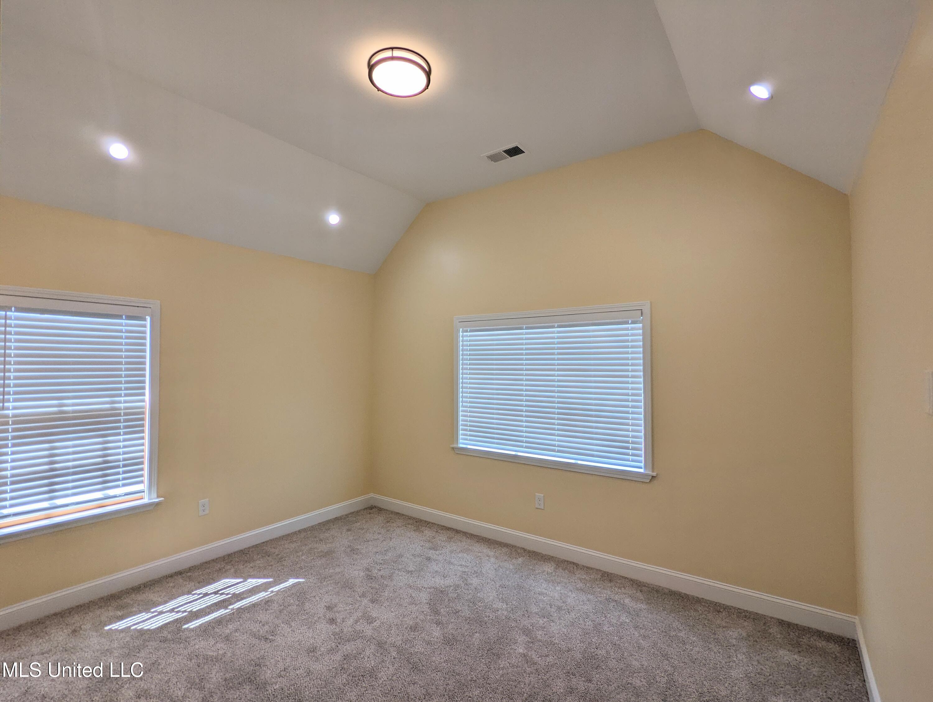 162 Plantation Way Byhalia, MS 38611 - Photo 37 of 48 PXL_20250912_194226021