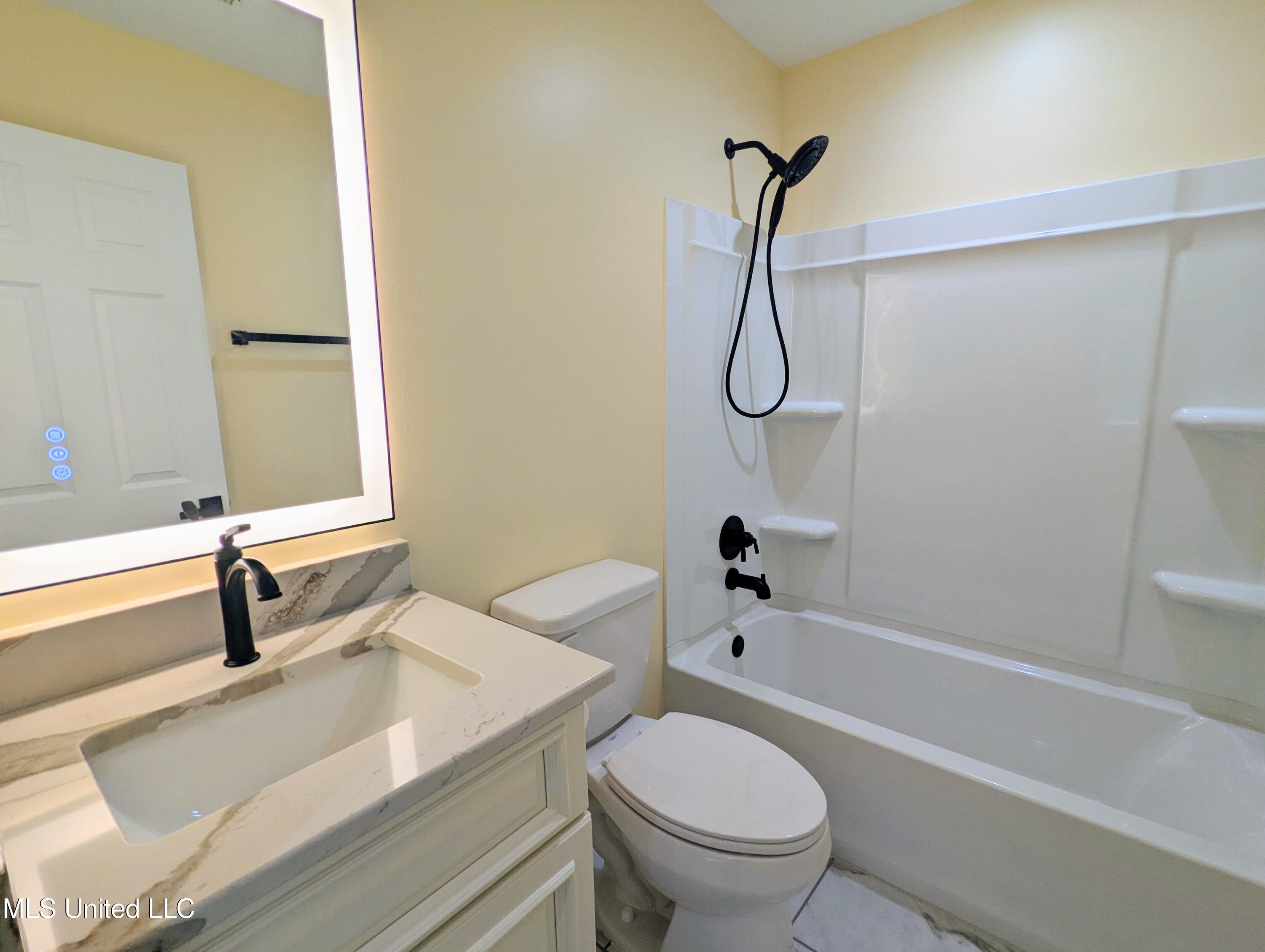 162 Plantation Way Byhalia, MS 38611 - Photo 39 of 48 PXL_20250912_194301057~2