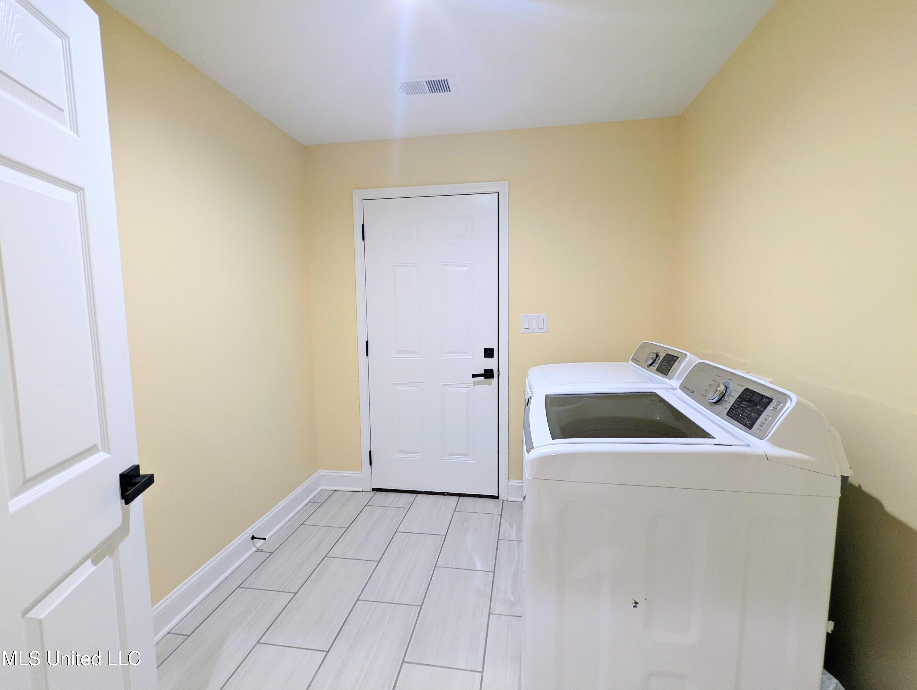 162 Plantation Way Byhalia, MS 38611 - Photo 43 of 48 PXL_20250912_200151584~2