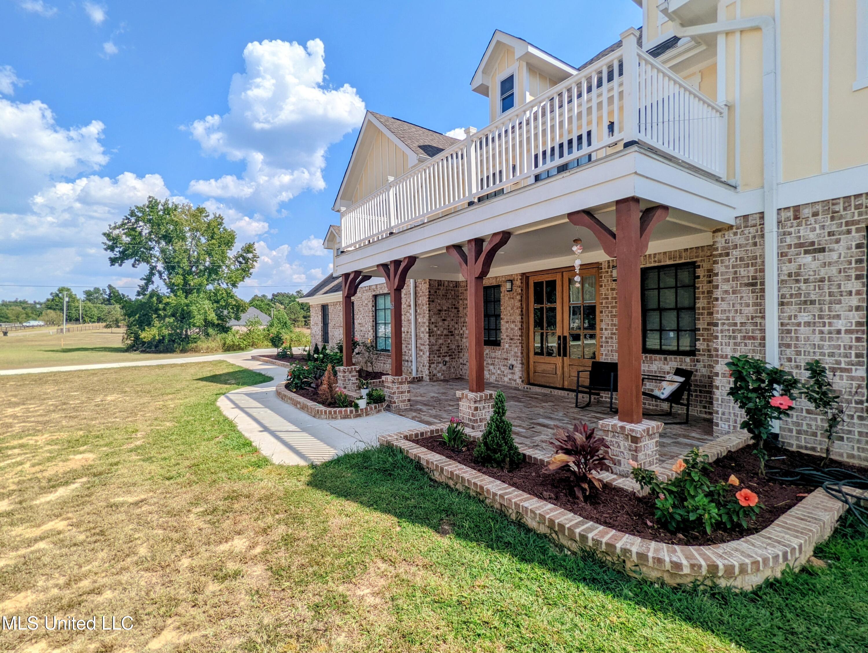 162 Plantation Way Byhalia, MS 38611 - Photo 5 of 48 PXL_20250912_192020620~2