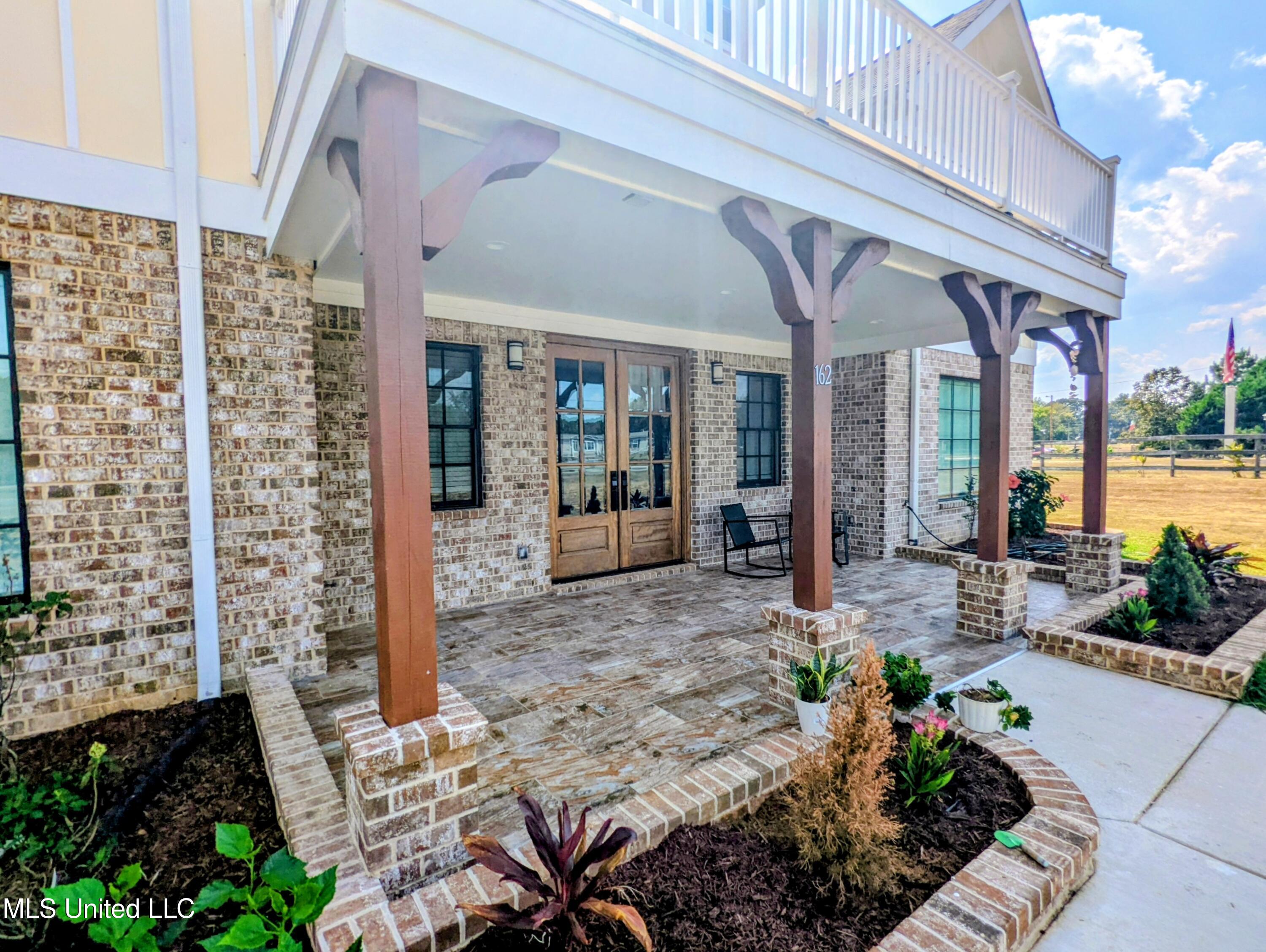 162 Plantation Way Byhalia, MS 38611 - Photo 6 of 48 PXL_20250912_192410827~3