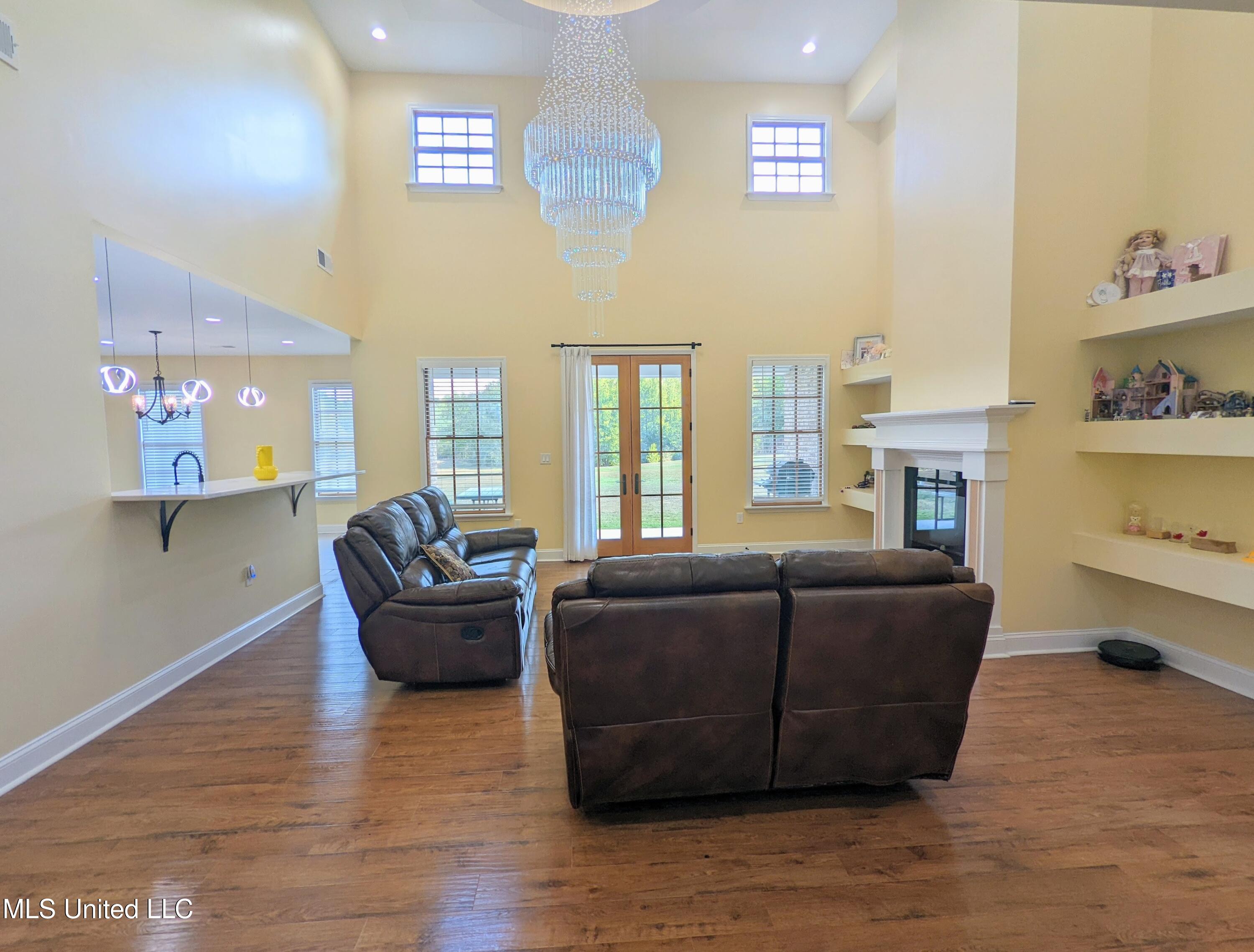 162 Plantation Way Byhalia, MS 38611 - Photo 10 of 48 PXL_20250912_195303657~2