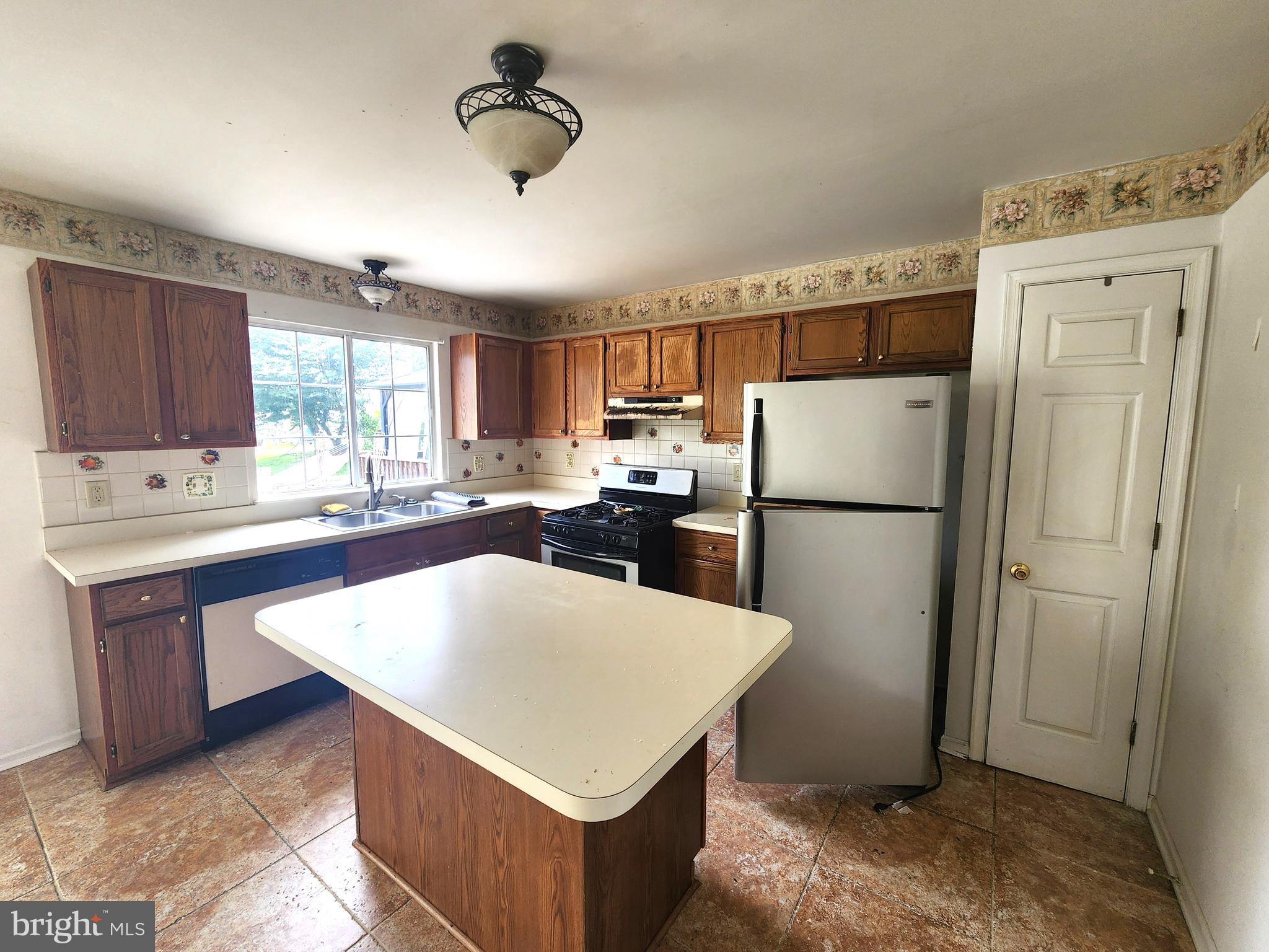 409 Feather Drive Newark, DE 19702 - Photo 5 of 15