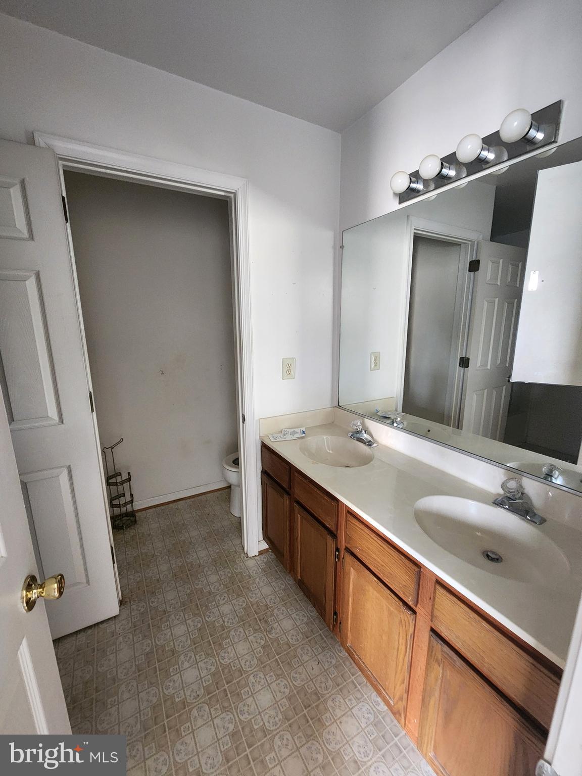 409 Feather Drive Newark, DE 19702 - Photo 7 of 15 Master Bathroom