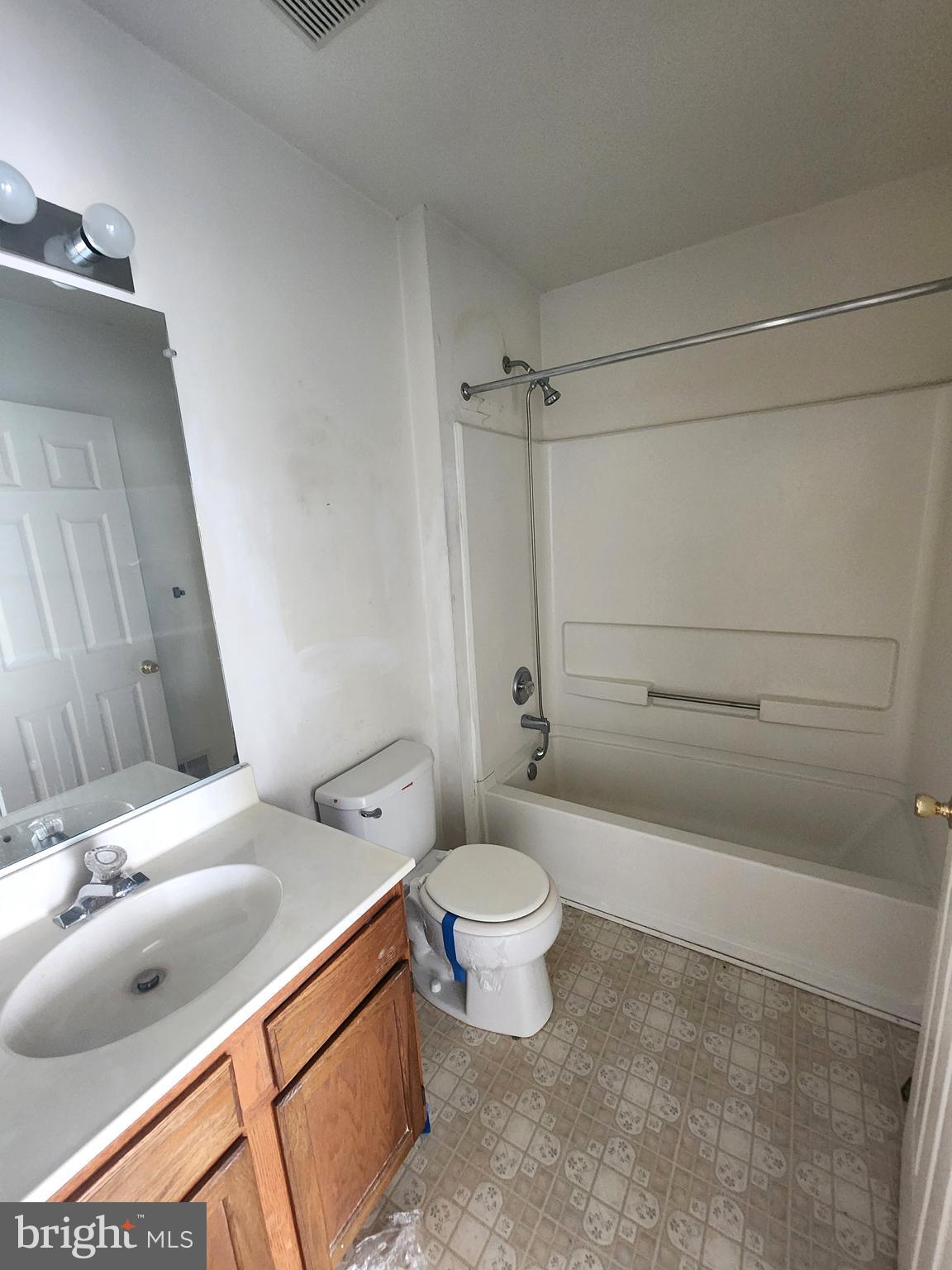 409 Feather Drive Newark, DE 19702 - Photo 9 of 15 full bathroom