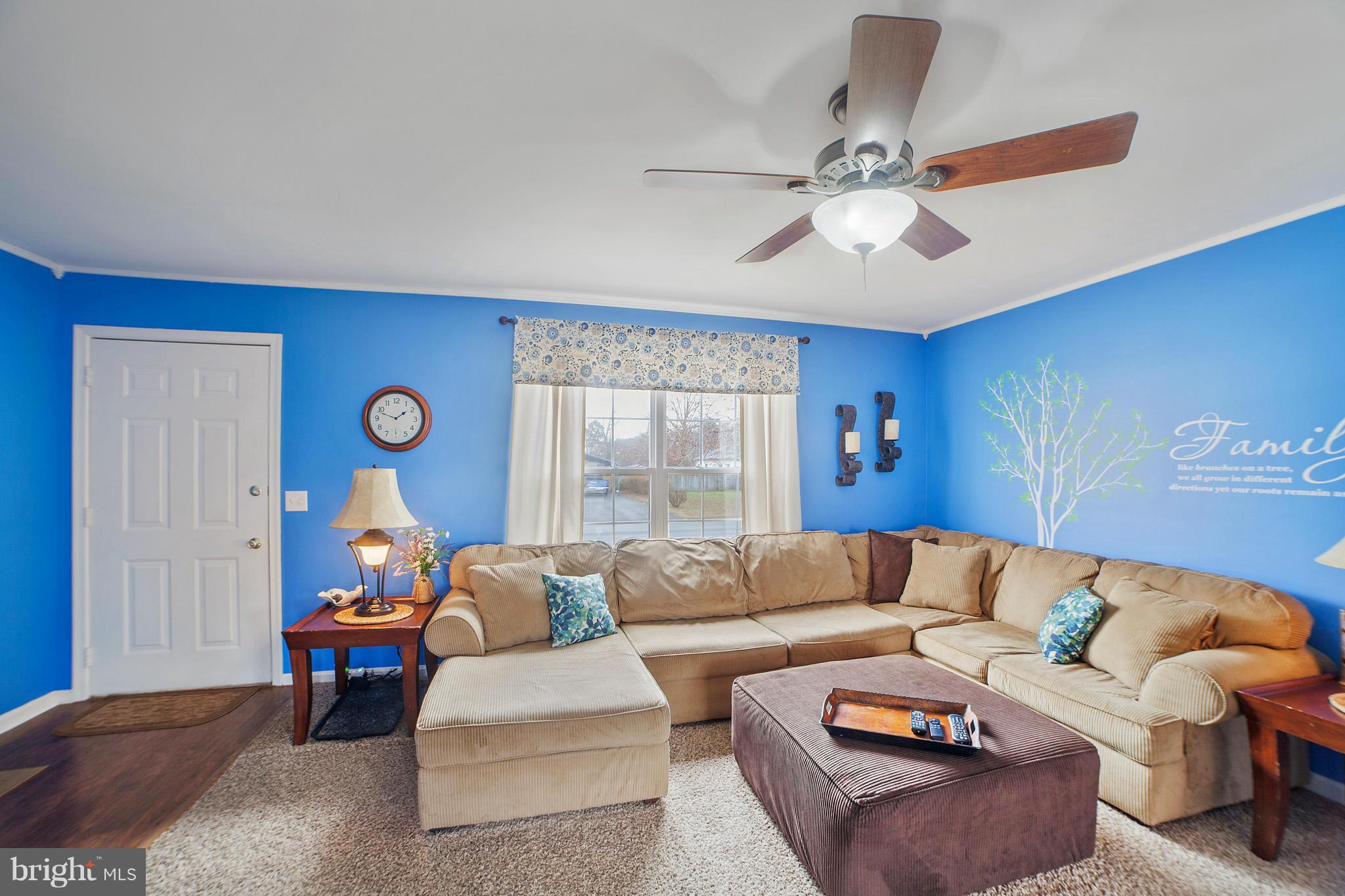 18 Oakview Court Ridgely, MD 21660 - Photo 2 of 27 Living Room