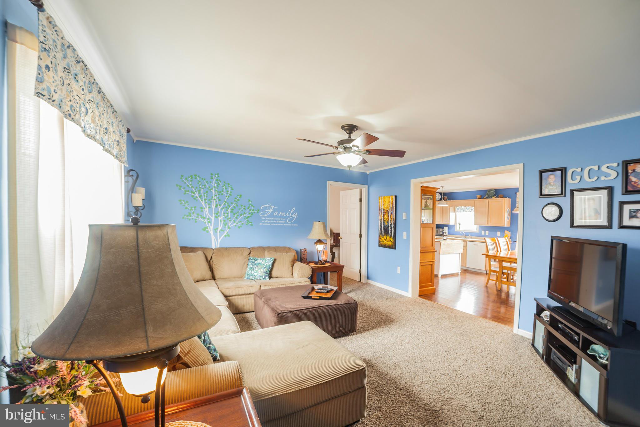 18 Oakview Court Ridgely, MD 21660 - Photo 3 of 27 Living Room