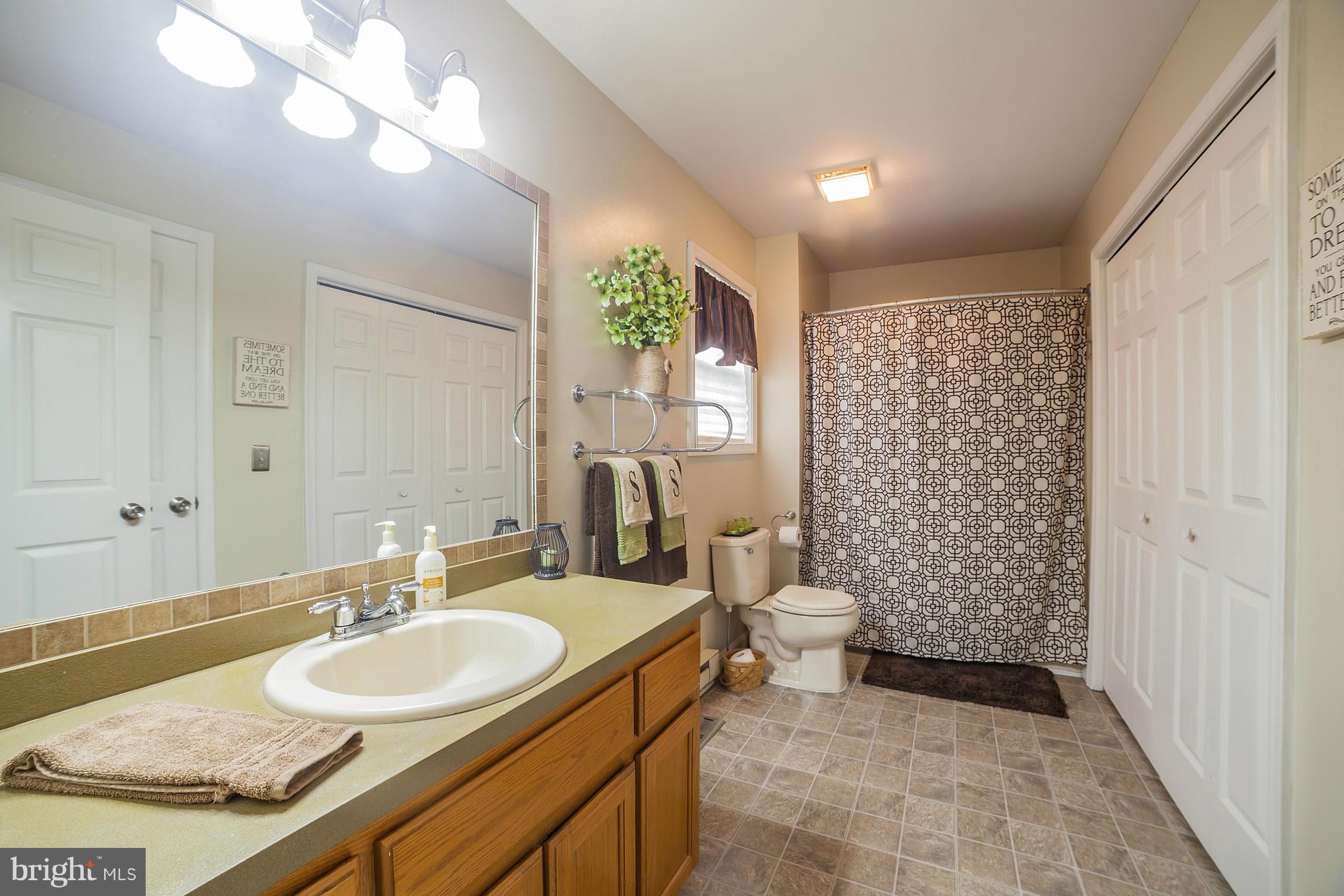 18 Oakview Court Ridgely, MD 21660 - Photo 8 of 27 Bath (Master)
