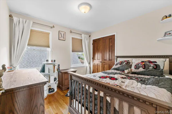 $1,399,999 | 174-28 Pidgeon Meadow Road | Flushing