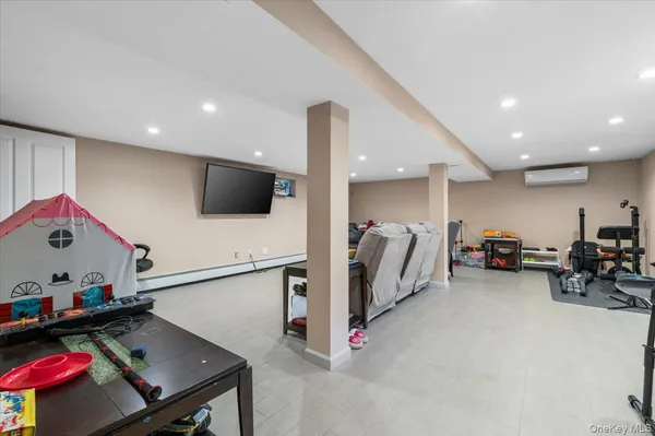 $1,399,999 | 174-28 Pidgeon Meadow Road | Flushing