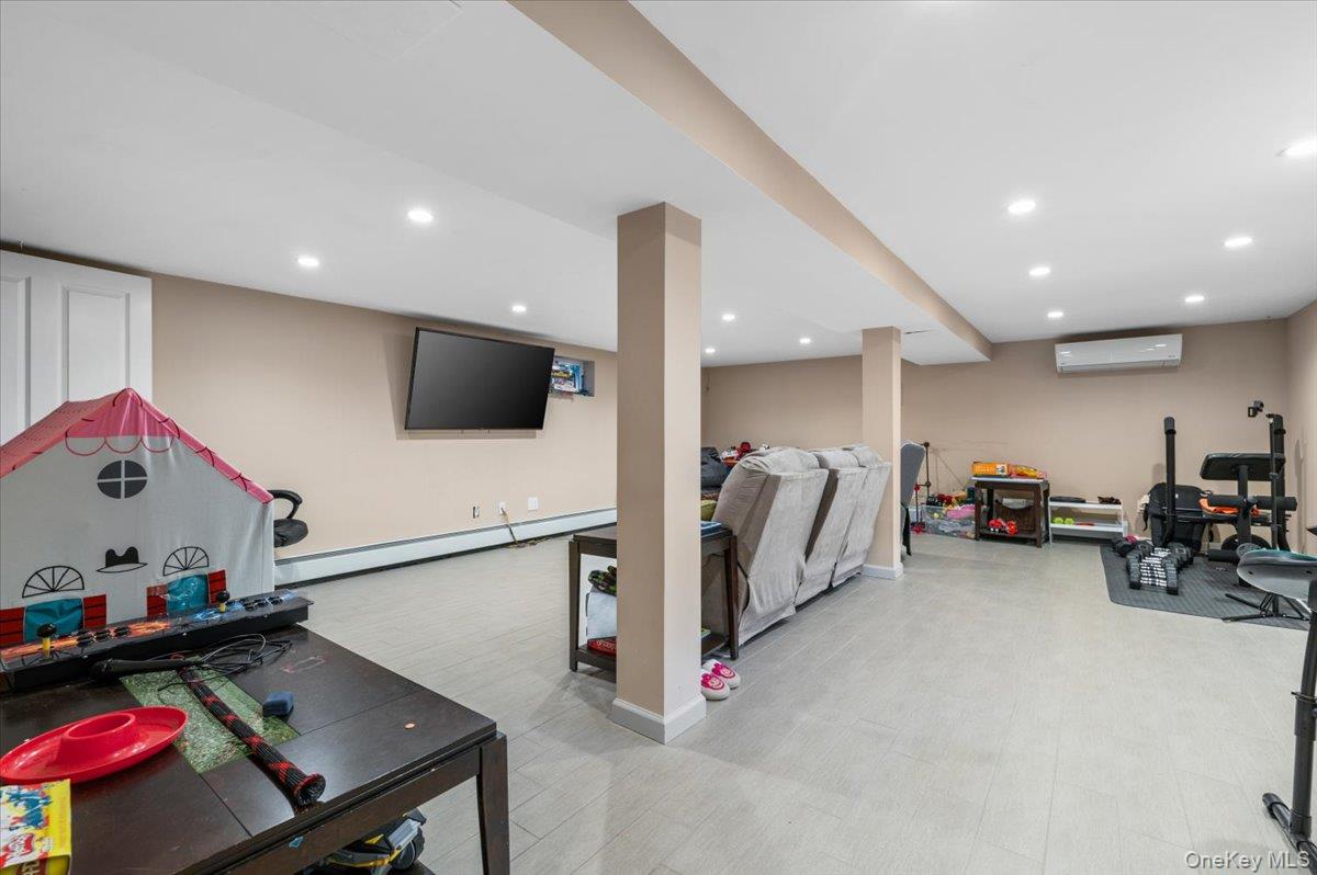 174-28 Pidgeon Meadow Road Queens, NY 11365 - Photo 30 of 42