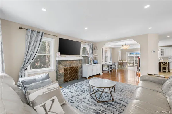 $1,399,999 | 174-28 Pidgeon Meadow Road | Flushing