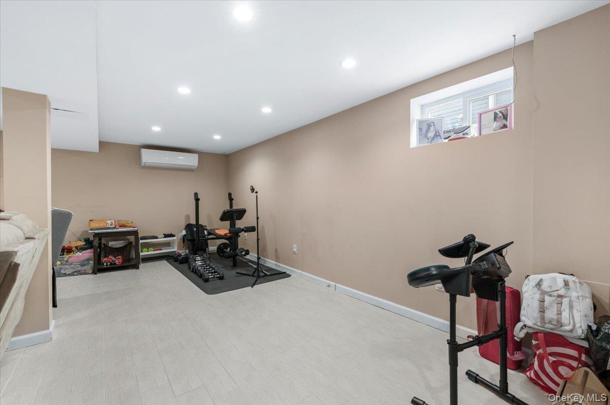 174-28 Pidgeon Meadow Road Queens, NY 11365 - Photo 31 of 42