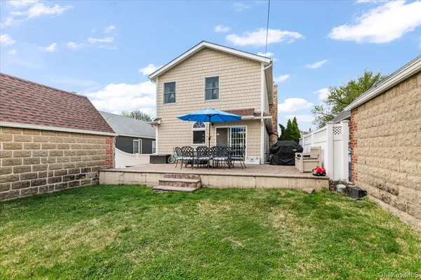 $1,399,999 | 174-28 Pidgeon Meadow Road | Flushing