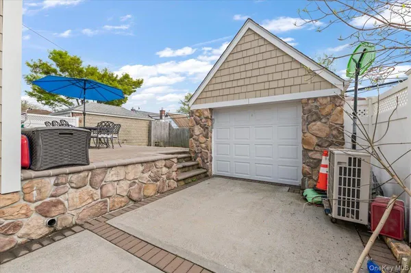 $1,399,999 | 174-28 Pidgeon Meadow Road | Flushing