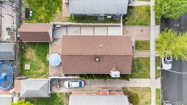 $1,399,999 | 174-28 Pidgeon Meadow Road | Flushing