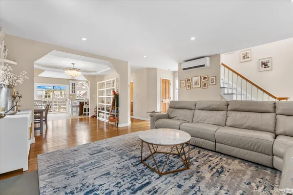 $1,399,999 | 174-28 Pidgeon Meadow Road | Flushing