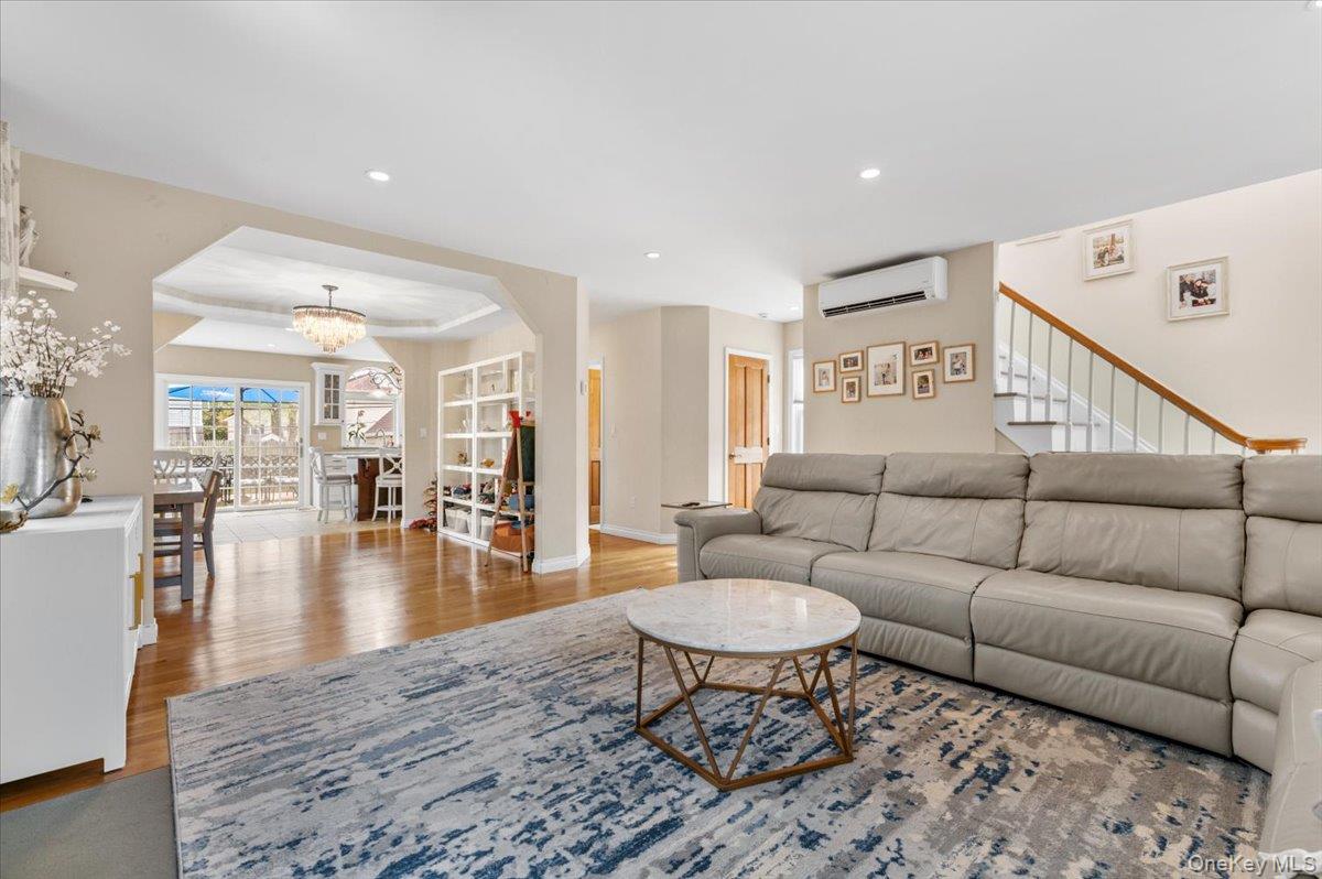 174-28 Pidgeon Meadow Road Queens, NY 11365 - Photo 6 of 42