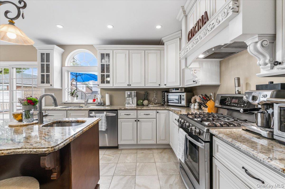 174-28 Pidgeon Meadow Road Queens, NY 11365 - Photo 7 of 42