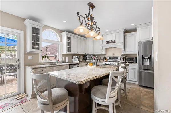 $1,399,999 | 174-28 Pidgeon Meadow Road | Flushing