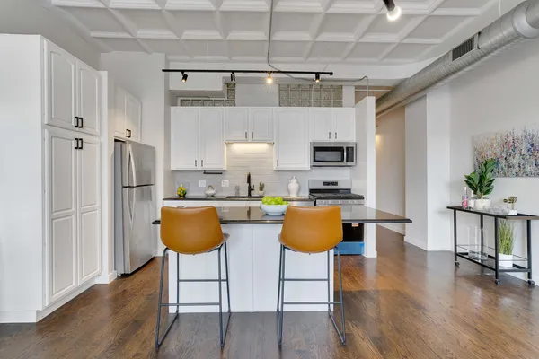 $369,000 | 1307 South Wabash Avenue, Unit 504, Chicago, IL 60605