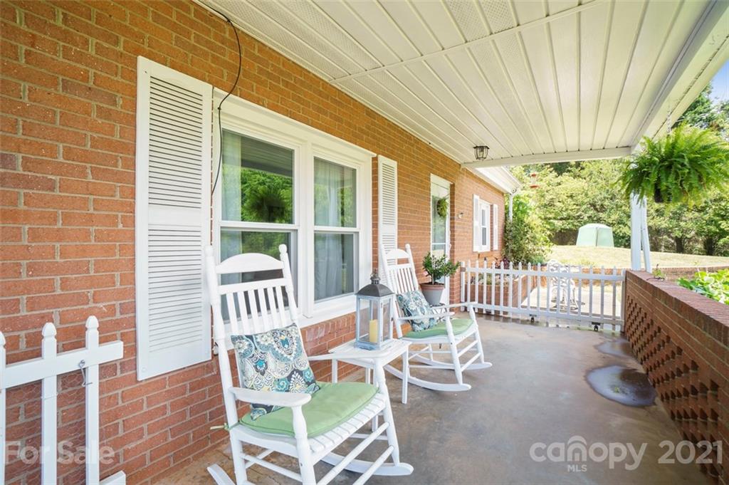 6389 Riverbend Road Claremont, NC 28610 - Photo 4 of 29 Gallery Image 4
