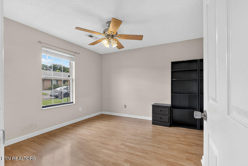 8033 Stablegate Way Powell, TN 37849 - Photo 4 of 24 LB1A7499