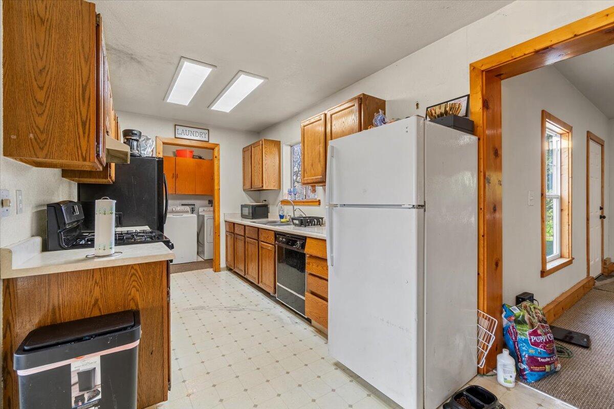 1065 Riverside Drive Rio Dell, CA 95562 - Photo 7 of 32
